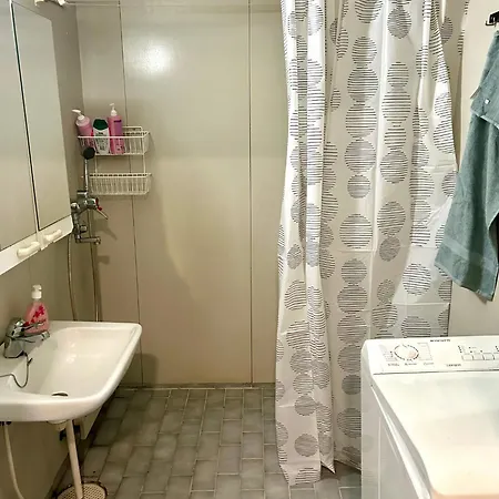 Appartement Rauhaisa Yksioe Ylimmaessae Kerroksessa