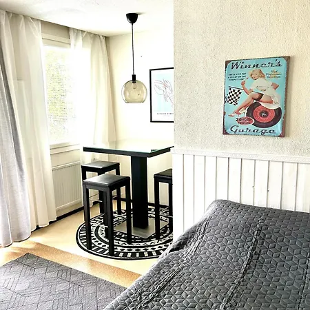 Rauhaisa Yksioe Ylimmaessae Kerroksessa Appartement *