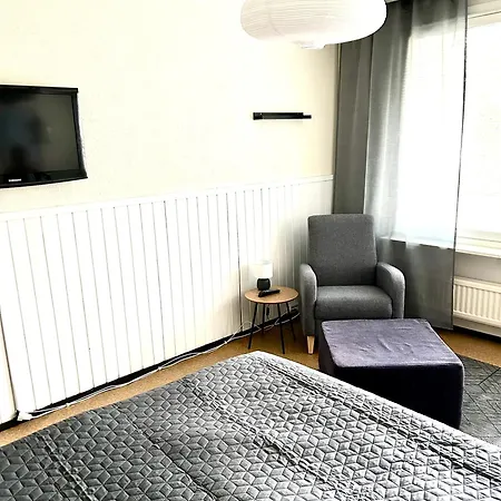 Appartement Rauhaisa Yksioe Ylimmaessae Kerroksessa *