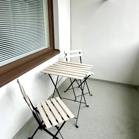 Rauhaisa Yksioe Ylimmaessae Kerroksessa Jyväskylä