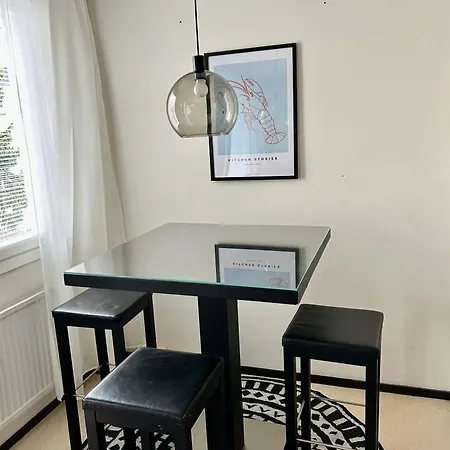 Rauhaisa Yksioe Ylimmaessae Kerroksessa Appartement *
