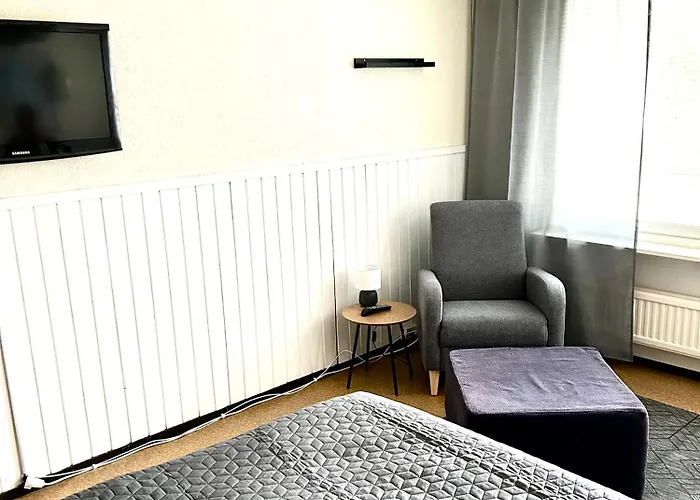 公寓 Rauhaisa Yksioe Ylimmaessae Kerroksessa *